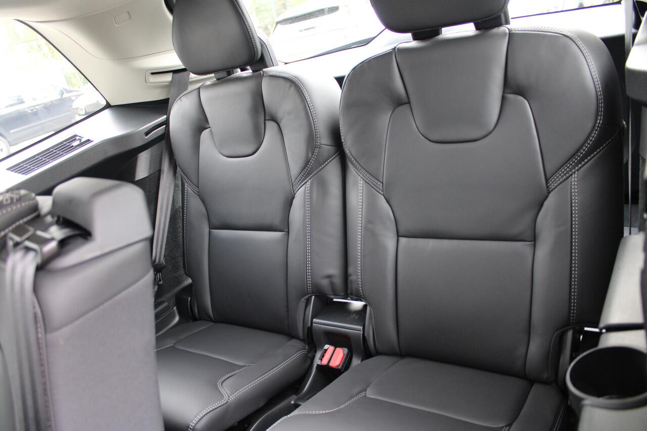 Volvo XC90 T8 Plug-in hybrid AWD Ultra Dark | Geventileerde Stoelen | B & W | Pano Dak | Head Up Display | 360 Camera |