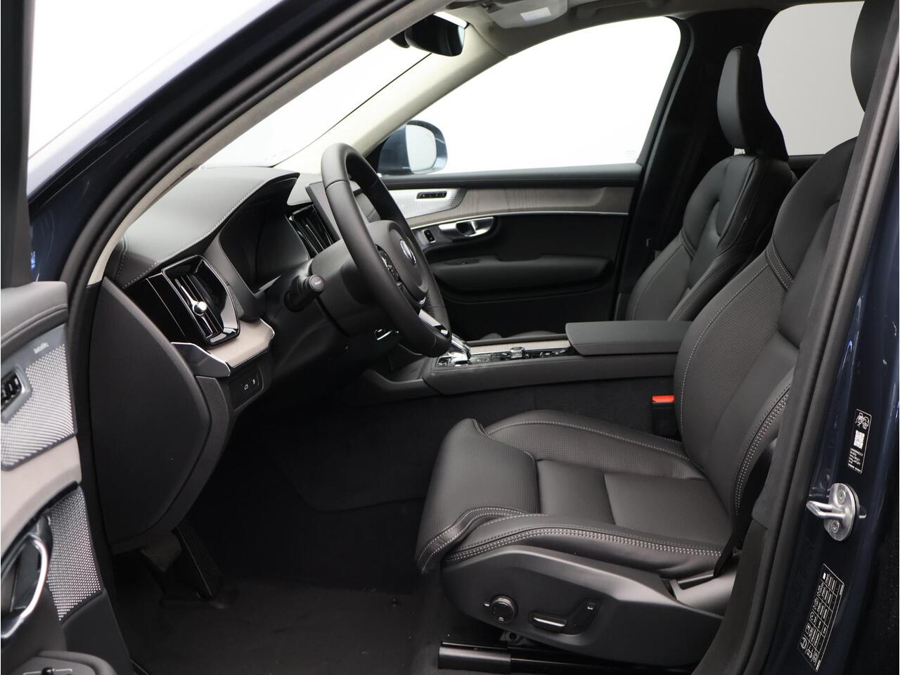 Volvo XC90 2.0 T8 Plug-in hybrid AWD Ultra Bright / Trekhaak / Luchtvering / B&W Audio / Stoelventilatie + Massage / 360 Camera / Head-up Display / Getint Glas /