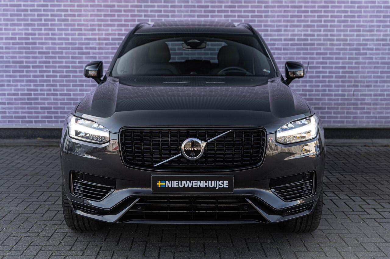 Volvo XC90 T8 Recharge AWD Ultimate Dark | Long Range | Google | Adaptieve Cruise | Schuif-/Kanteldak | Bowers & Wilkins Audio | 360° Camera | Head-Up Display | Stoel-/Stuurverwarming | Gelaagde Zijruit(en) | Getint Glas | 22" LM