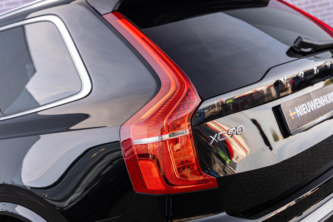 Volvo XC90 T8 Recharge AWD Ultimate Bright | 7-Zits | Longe Range | Google | Schuif-/Kanteldak | Head-Up Display | 360 Camera | Keyless | Getint Glas | Adaptieve Cruise | DAB | Stoel-/Stuurverwarming | Harman Kardon Audio | 21" LM