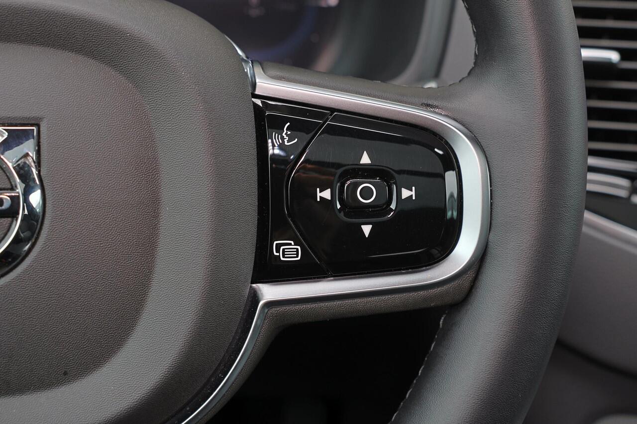 Volvo XC90 T8 Recharge AWD Ultra Dark - Luchtvering - Panorama/schuifdak - IntelliSafe Assist & Surround - Bowers & Wilkins audio - 360º Camera - Adaptieve LED koplampen - Verwarmde voorstoelen, stuur & achterbank - Parkeersensoren voor & achter - Elektr. bedienb. v
