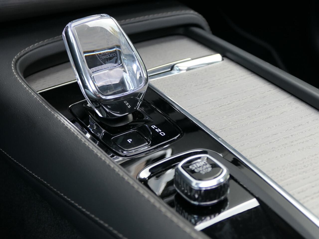 Volvo XC90 T8 Recharge AWD Plus Dark 12 MND garantie Bowers&Wilkins / Panoramadak / Stoelverwarming en koeling / Stuurverwarming