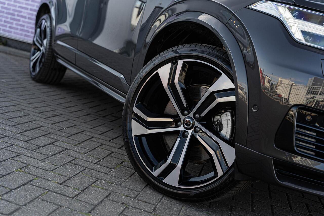 Volvo XC90 T8 Recharge AWD Ultimate Dark | Long Range | Google | Adaptieve Cruise | Schuif-/Kanteldak | Bowers & Wilkins Audio | 360° Camera | Head-Up Display | Stoel-/Stuurverwarming | Gelaagde Zijruit(en) | Getint Glas | 22" LM