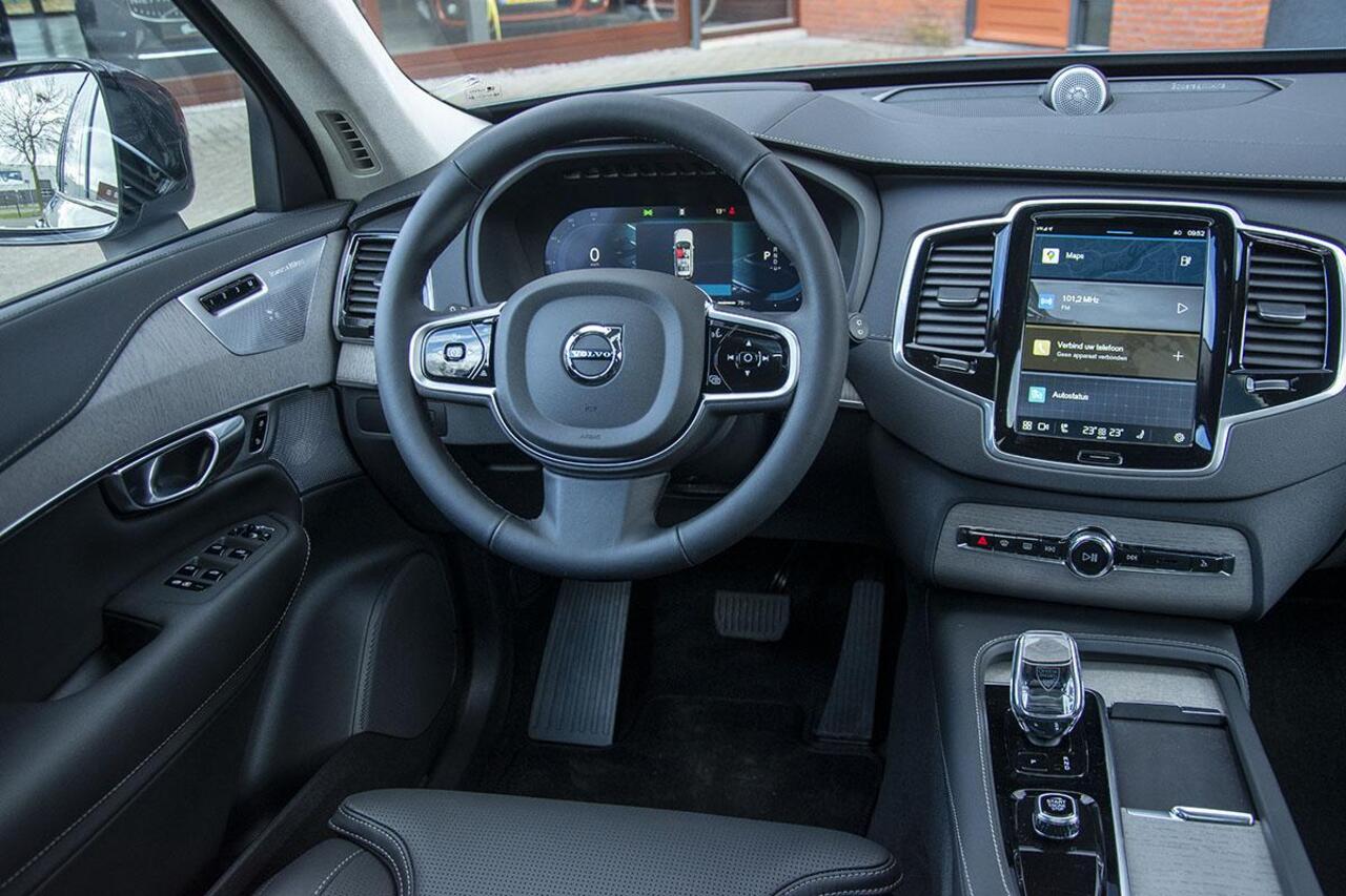 Volvo XC90 2.0 T8 PLUG-IN HYBRID AWD ULTRA DARK