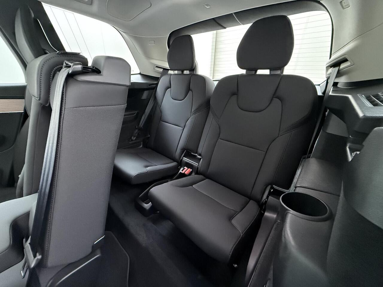 Volvo XC90 2.0 T8 Plug-in hybrid AWD Plus Dark 7-Persoons | Nieuwe Auto (1.000 km) | Vol Opties | Head-Up | Winterpakket | Harman & Kardon | Panoramadak | Memory Stoelen | Matrix-LED | 360 Camera | Rijklaar met Volledige Volvo Fabrieksgarantie