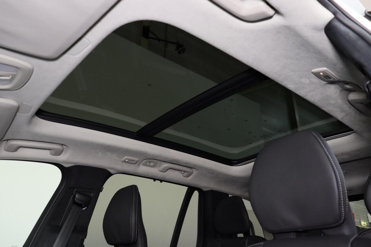 Volvo XC90 T8 Plug-in hybrid AWD Ultra Dark - Luchtvering - Panorama/schuifdak - IntelliSafe Assist & Surround - 360º Camera - Bowers & Wilkins audio - Nappaleder met stoelventilatie - Verwarmde voorstoelen, stuur & achterbank - Parkeersensoren voor & achter - Elekt