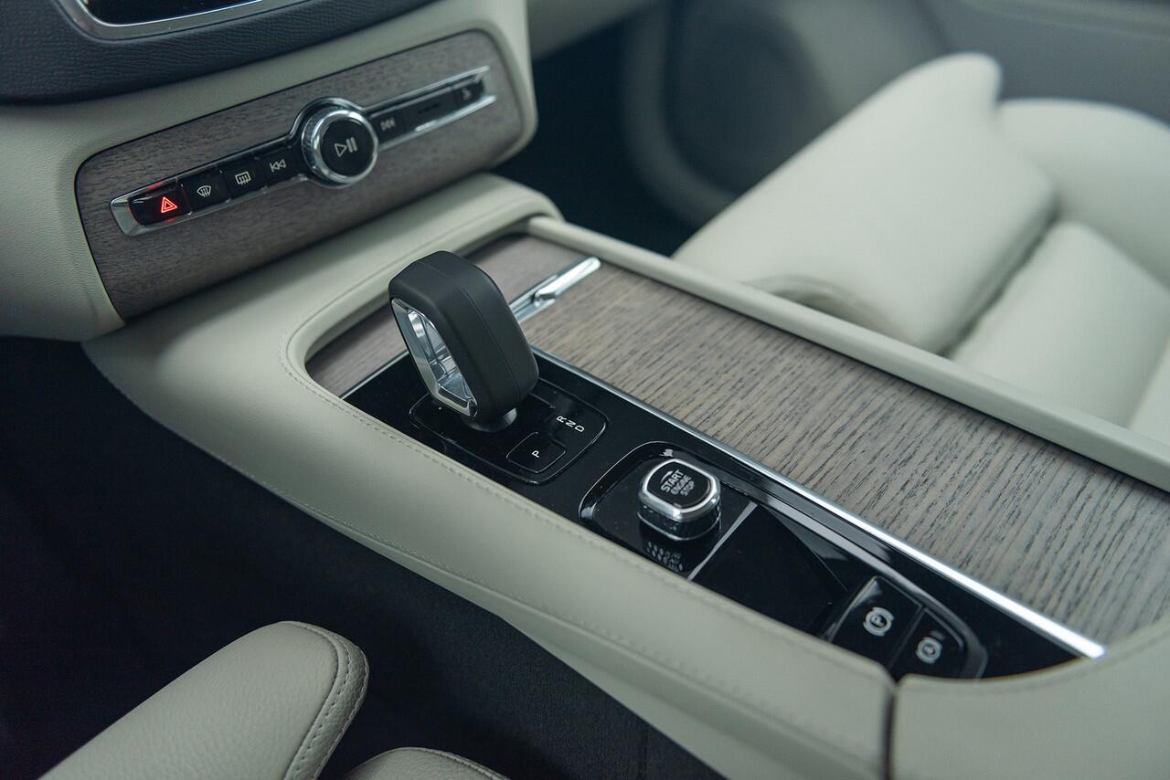 Volvo XC90 T8 Aut. Long Range Plus Bright Leder ACC Parkeercamera Trekhaak 455pk