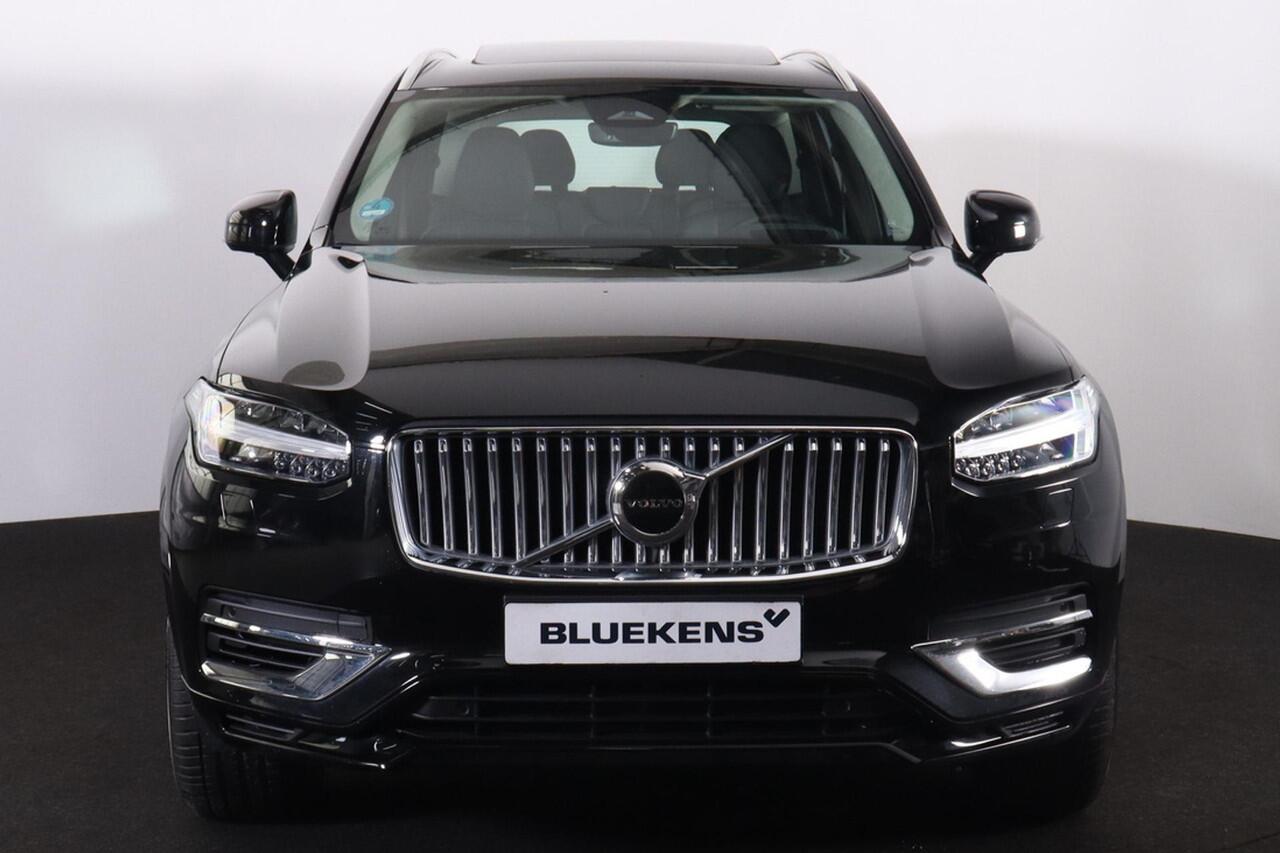 Volvo XC90 T8 Recharge AWD Ultra Bright - Panorama/schuifdak - IntelliSafe Assist & Surround - Harman/Kardon audio - Adaptieve LED koplampen - Parkeercamera achter - Verwarmde voorstoelen, stuur & achterbank - Parkeersensoren voor & achter - Elektr. bedienb. voorsto