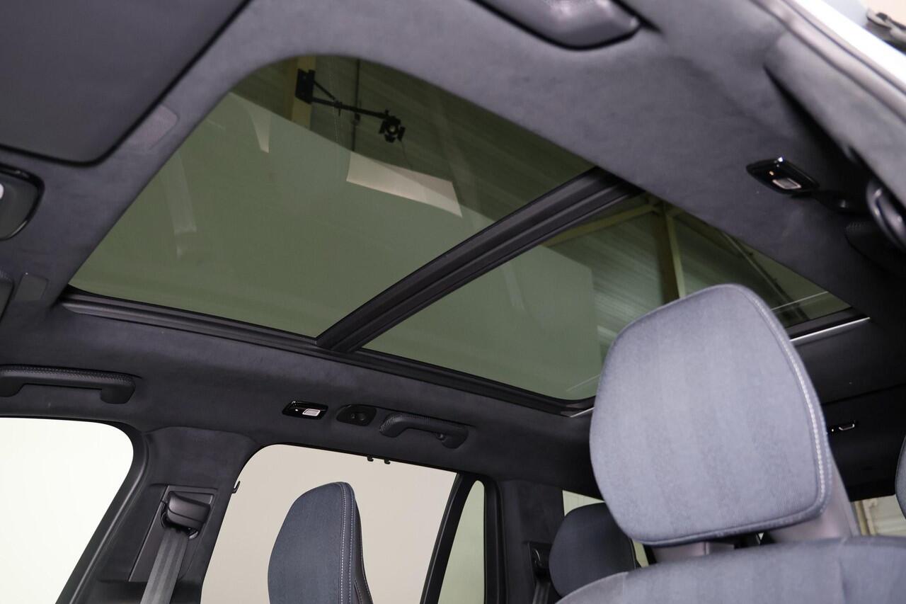Volvo XC90 T8 Recharge AWD Ultra Dark - Luchtvering - Panorama/schuifdak - IntelliSafe Assist & Surround - 360º Camera - Bowers & Wilkins audio - Verwarmde voorstoelen, stuur & achterbank - Parkeersensoren voor & achter - Elektr. bedienb. voorstoelen met geheugen - 