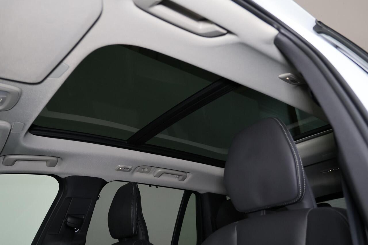 Volvo XC90 T8 Recharge AWD Ultra Dark - Luchtvering - Panorama/schuifdak - IntelliSafe Assist & Surround - 360º Camera - Bowers & Wilkins audio - Verwarmde voorstoelen, stuur & achterbank - Parkeersensoren voor & achter - Elektr. bedienb. voorstoelen met geheugen - 