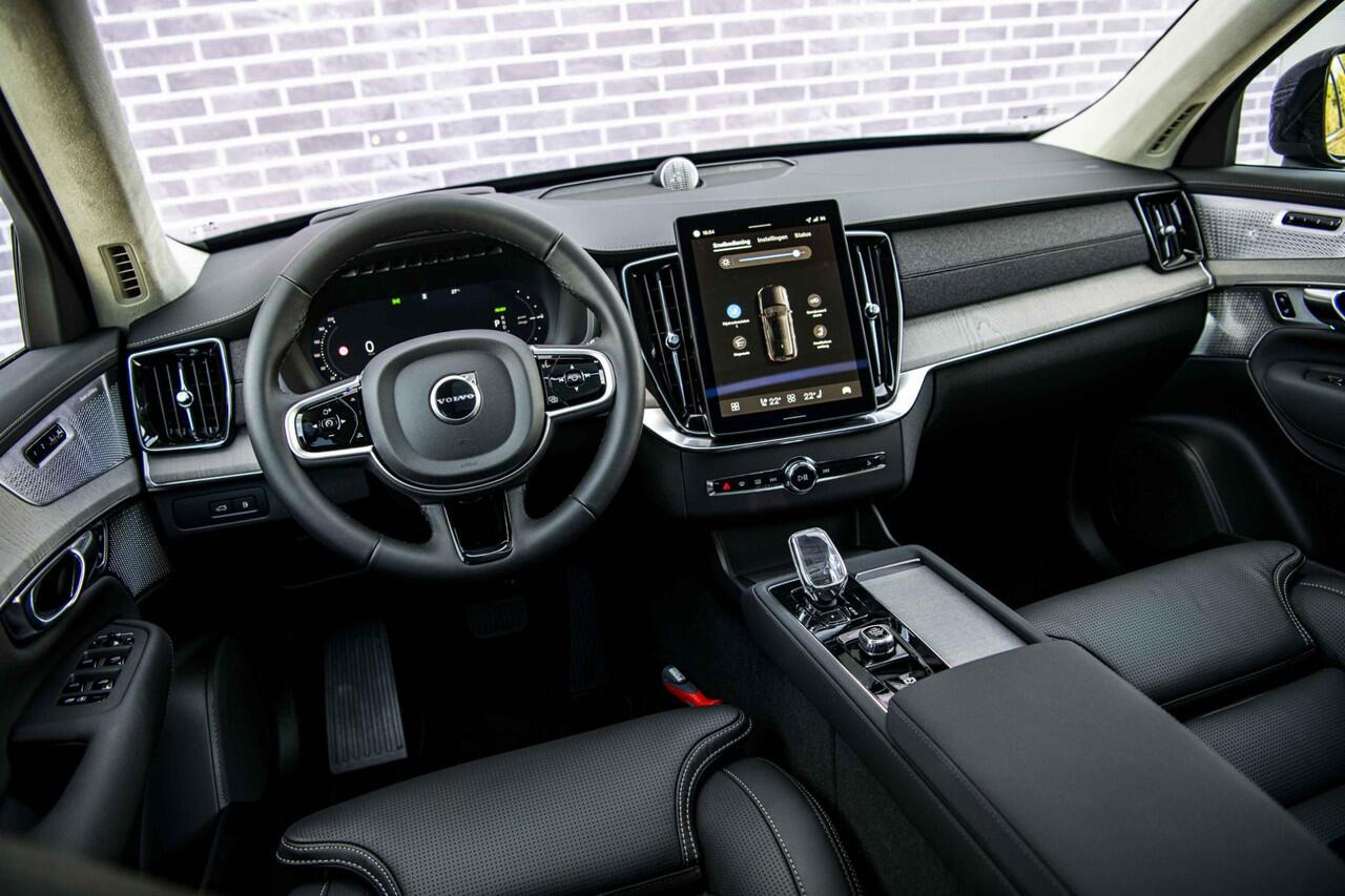 Volvo XC90 2.0 T8 Plug-in hybrid AWD Ultra Dark Executive Edition | | Luchtvering | Panoramadak | Stoel-/Stuurverwarming | Massagestoelen | 360° parkeercamera | Head-Up Display | LED Matrix koplampen | Adaptieve Cruise Control |