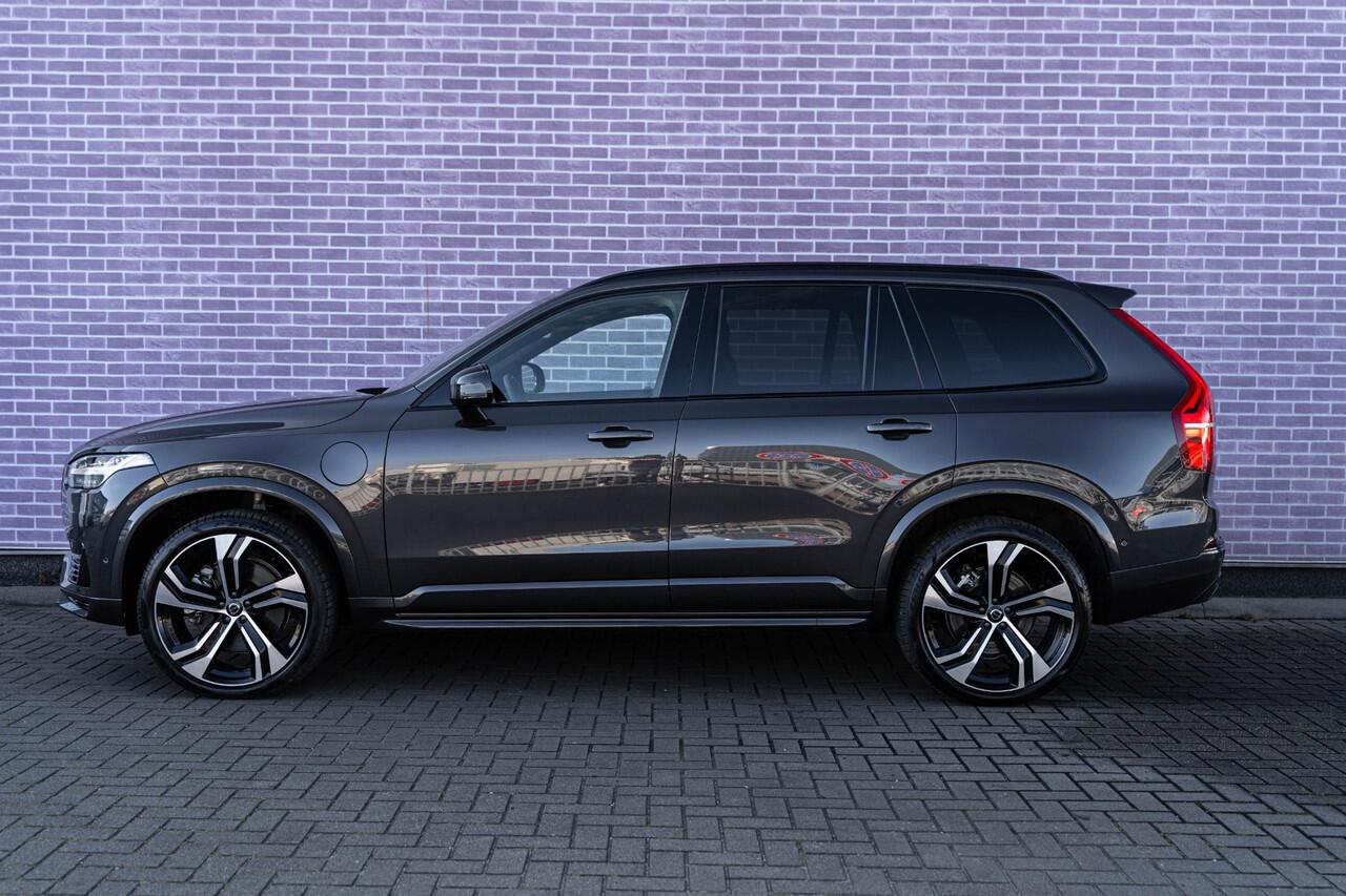 Volvo XC90 T8 Recharge AWD Ultimate Dark | Long Range | Google | Adaptieve Cruise | Schuif-/Kanteldak | Bowers & Wilkins Audio | 360° Camera | Head-Up Display | Stoel-/Stuurverwarming | Gelaagde Zijruit(en) | Getint Glas | 22" LM