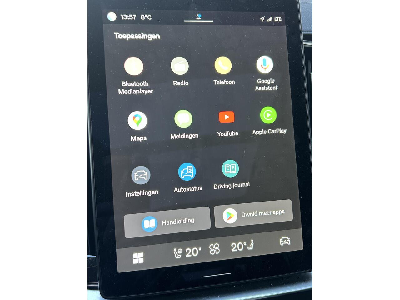 Volvo XC90 2.0 T8 Plug-in hybrid AWD Ultra Dark Panorama dak / Head-up display / Luchtvering / Elektr. stoelverstelling / Stoel-, stuur-, achterbank verwarming / Harman Kardon Audio