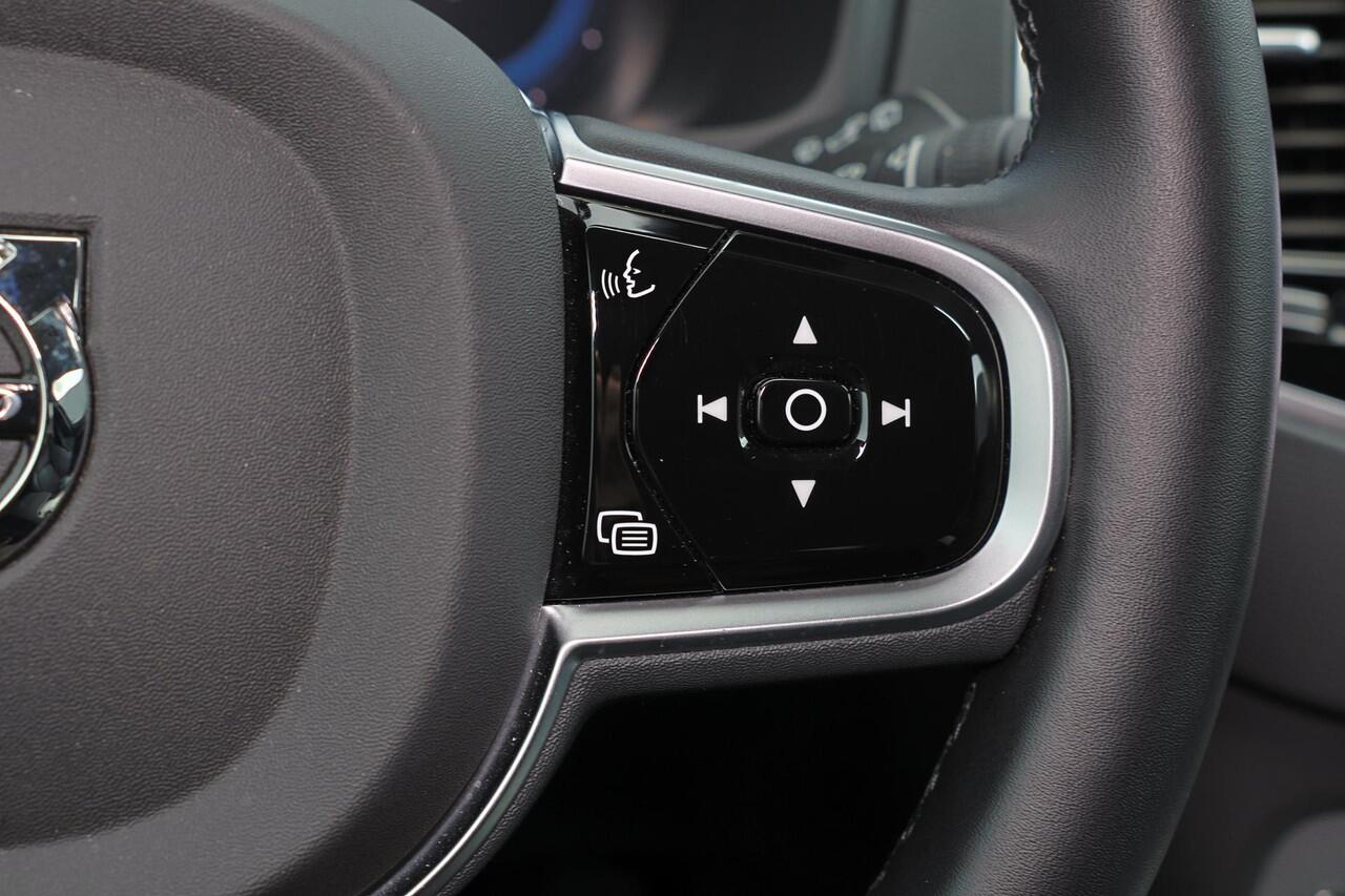 Volvo XC90 T8 Recharge AWD Core Bright - IntelliSafe Assist & Surround - Harman/Kardon audio - Adaptieve LED koplampen - Parkeercamera achter - Verwarmde voorstoelen, stuur & achterbank - Parkeersensoren voor & achter - Draadloze tel. lader - Extra getint glas - 20'