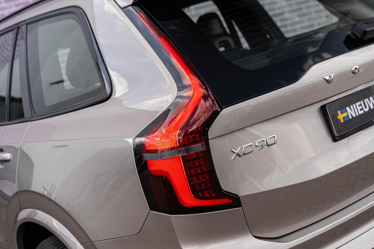 Volvo XC90 2.0 T8 Plug-in hybrid AWD Ultra Dark | Luchtvering | Massagestoelen | Stoelventilatie | Trekhaak | Bowers & Wilkins audio | Schuif-/Kanteldak |Stoelverwarming | 360 Camera | Head-up Display | Lederen Bekleding | 7-Zits | Google | Longe Range |