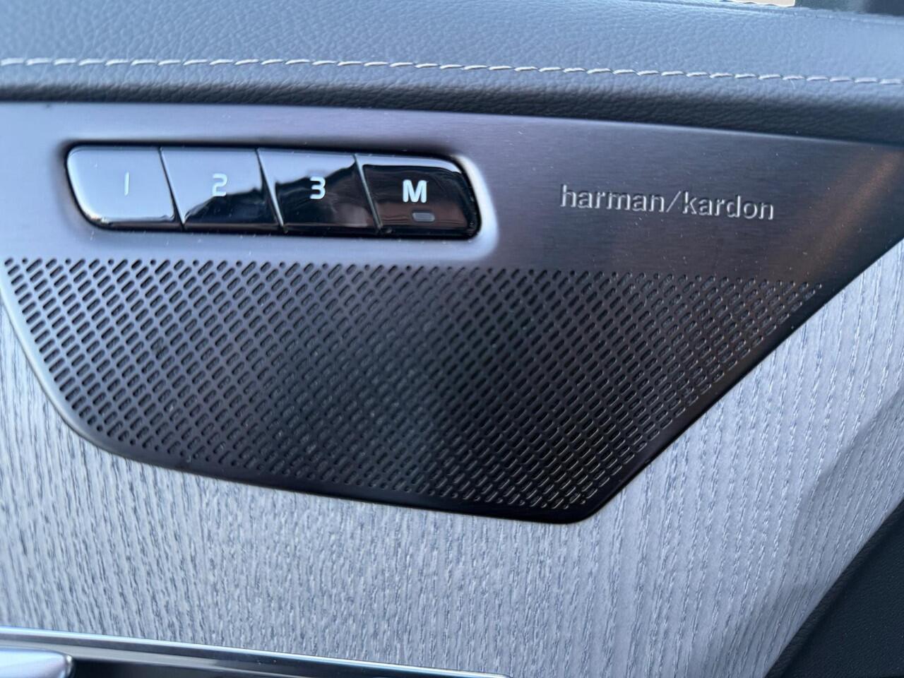 Volvo XC90 2.0 T8 Recharge AWD Ultra Dark | Trekhaak | Massagefunctie | Panoramadak | Extra getint glas |