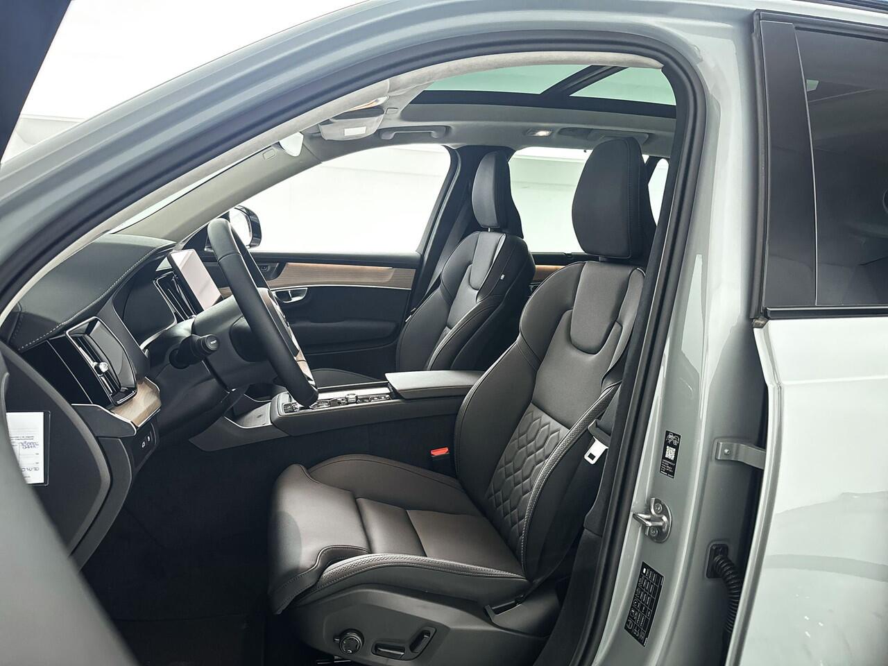 Volvo XC90 T8 Plug-in hybrid AWD Ultra Dark | Panoramadak | 360° camera | Head-up Display | Luchtvering | Harman Kardon | Stoel- en Stuurverwarming | Trekhaak