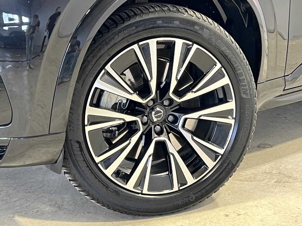 Volvo XC90 2.0 T8 Recharge AWD Plus Dark Long Range | Android/Apple Carplay | LM Velgen 20" | Trekhaak | Voorstoelen + Achterbank + Stuur Verwarmd | Adaptieve Cruise Control |