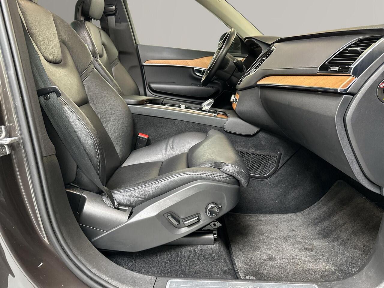 Volvo XC90 2.0 T8 Recharge AWD Inscription Pano dak, trekhaak, BTW auto....